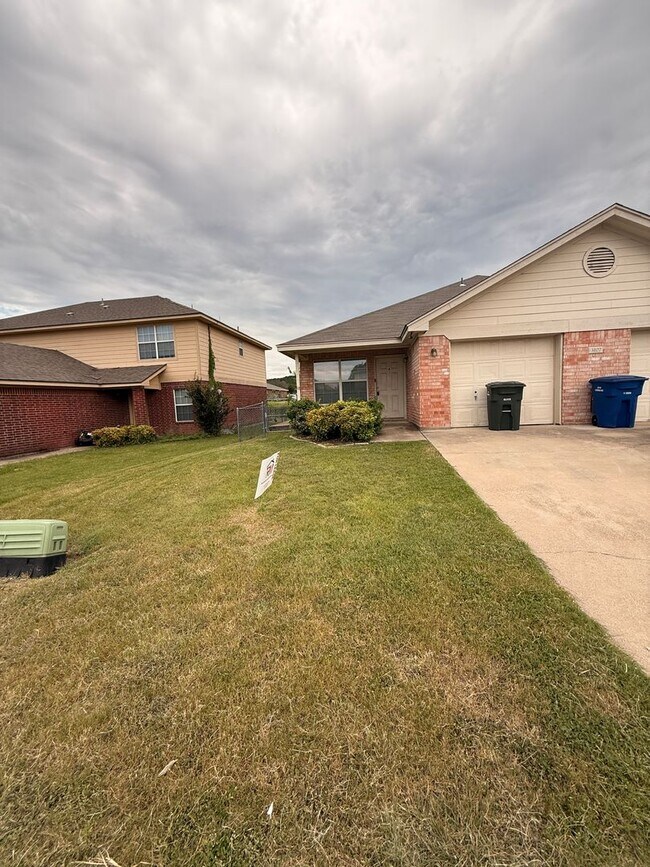 Primary Photo - 3107 Yaupon Rd