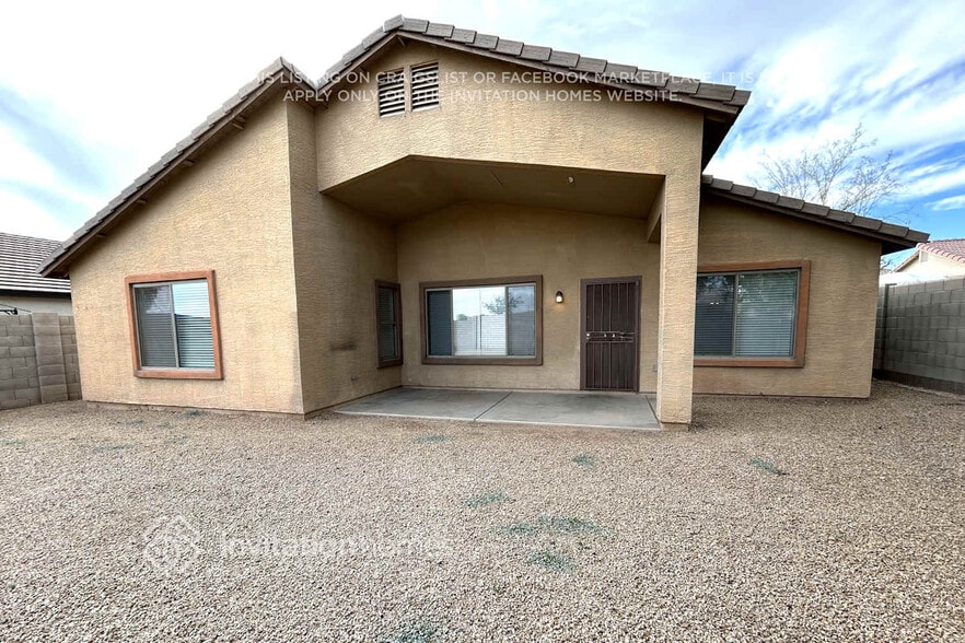 Building Photo - 2201 S 112th Ave