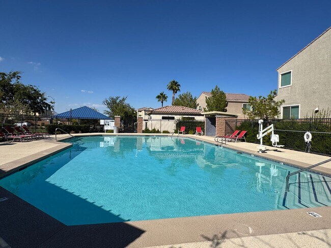 Building Photo - Newer Home with Gated Community Single Fam...