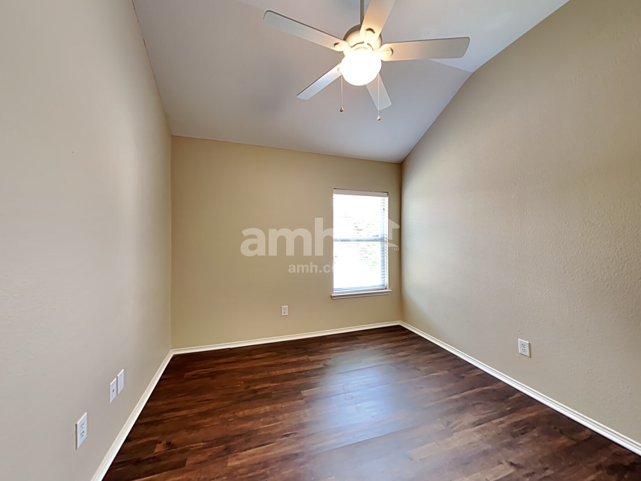 Building Photo - 1117 Luckenbach Dr