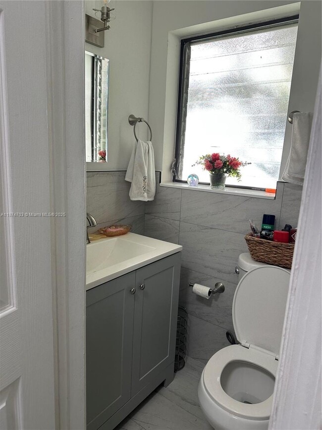 Building Photo - 1428 Hayes St