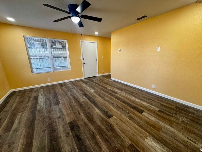 Building Photo - 603 E Alameda St