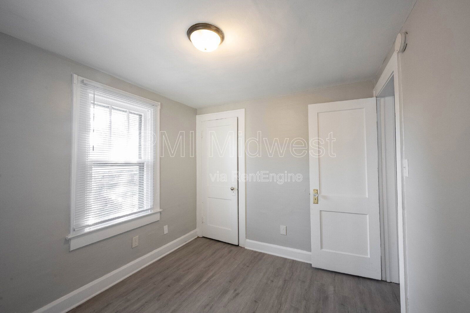 Building Photo - 915 N Drexel Ave