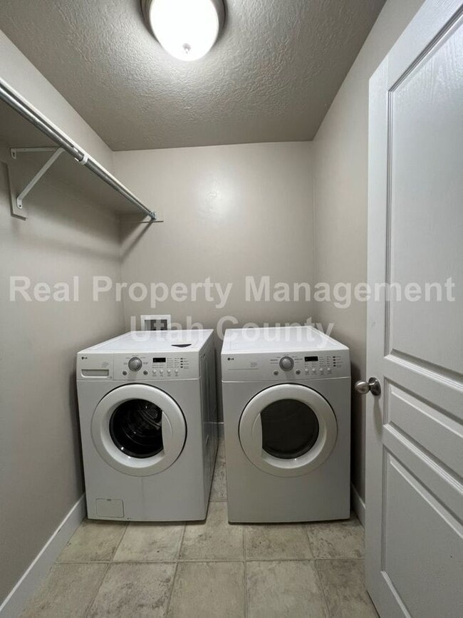 Building Photo - 1638 Venetian Way