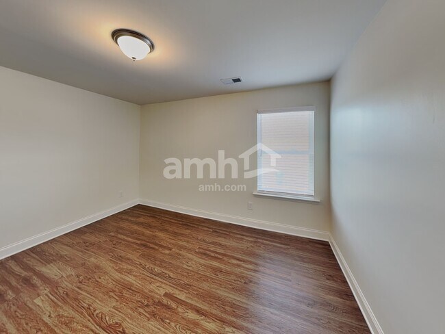 Building Photo - 706 Cyprus Ave