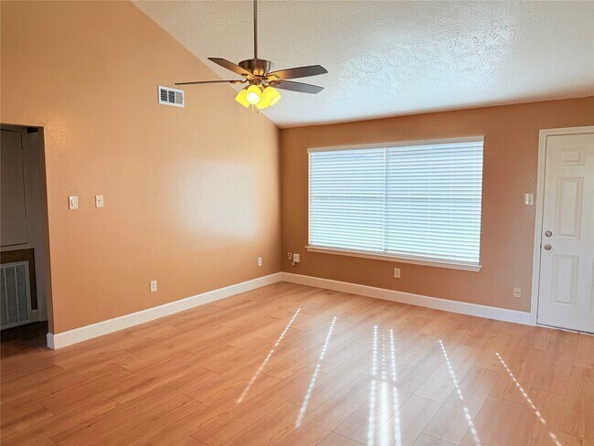 Building Photo - 17219 Foxfield Dr