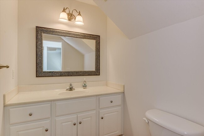Building Photo - 9 Juniper Loop