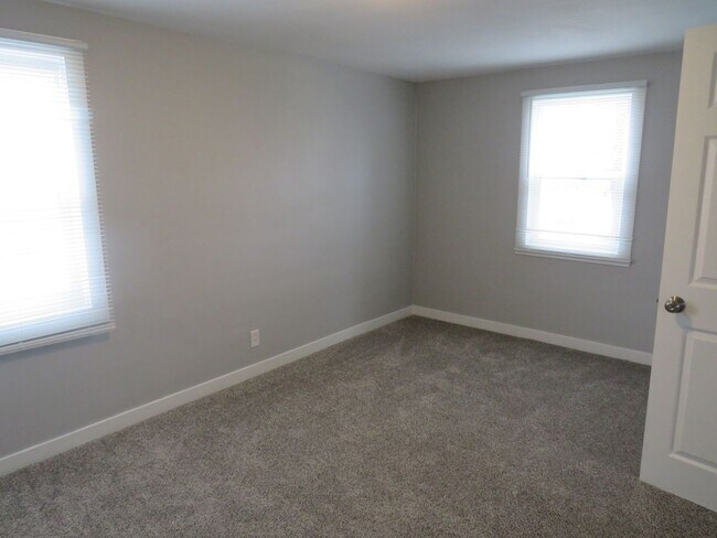 Building Photo - New listing 3 Bedroom Home!!