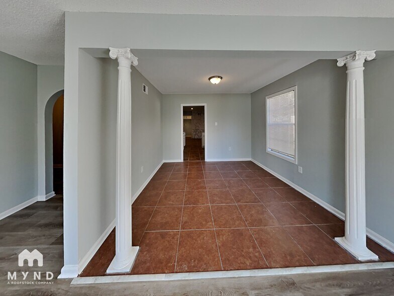 Building Photo - 2569 Richwood St