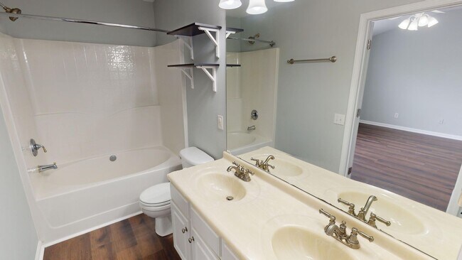 Building Photo - Double Master Townhome in South Park