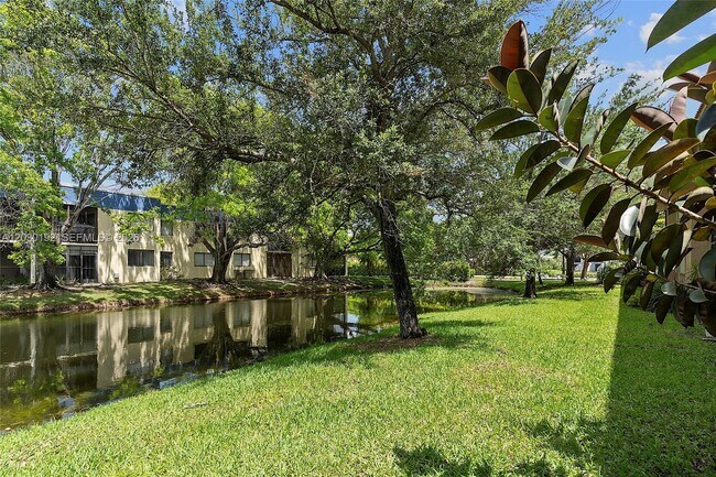 Building Photo - 193 Lakeview Dr
