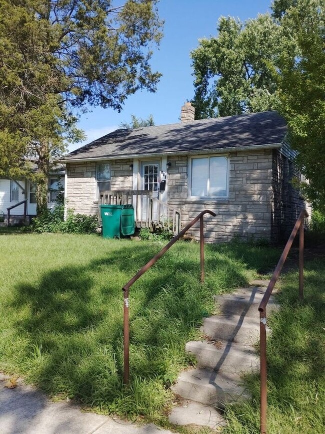 Building Photo - Mishawaka South Side Bungalo