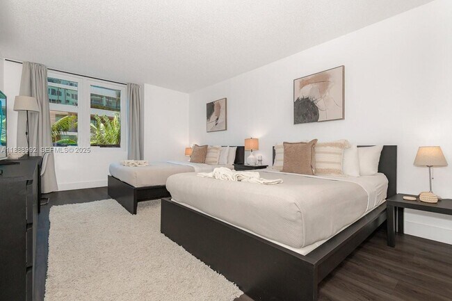 Building Photo - 2301 Collins Ave