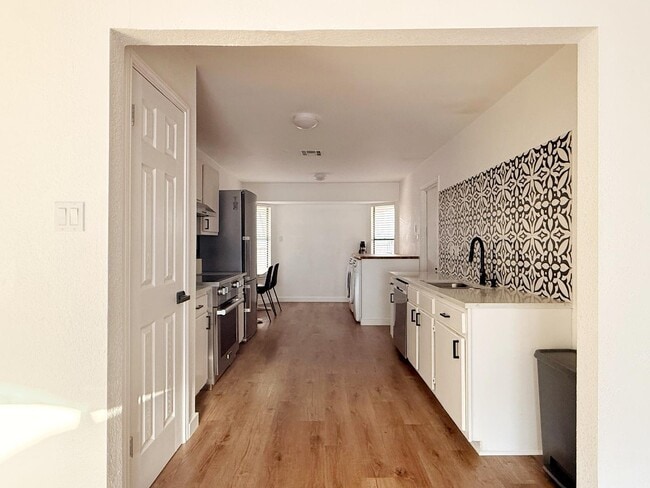 Building Photo - 1706 Woodwind Ln