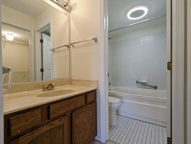 Building Photo - 309 Willow Pkwy