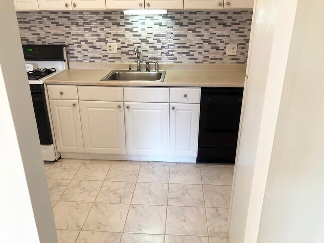 Building Photo - 395 Merrimack St