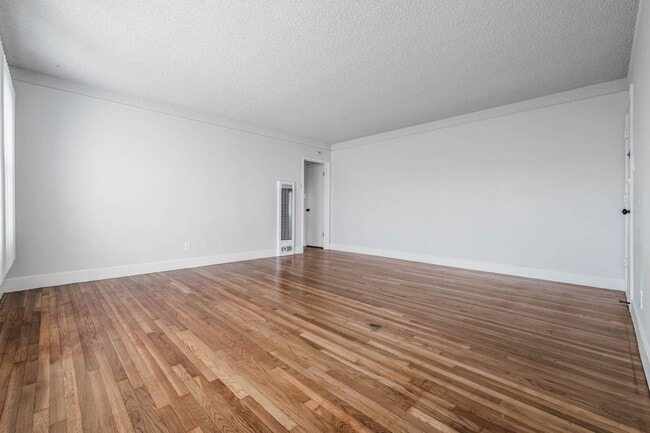 Building Photo - 4067 Sutro Ave