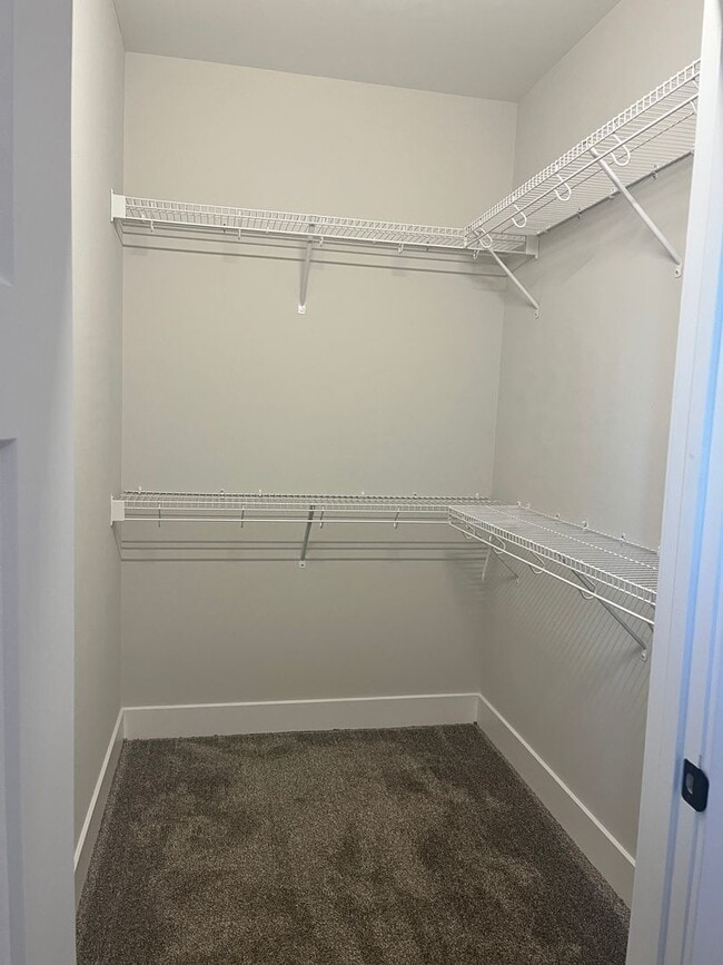 Building Photo - Gorgeous upscale apartment in the heart of...