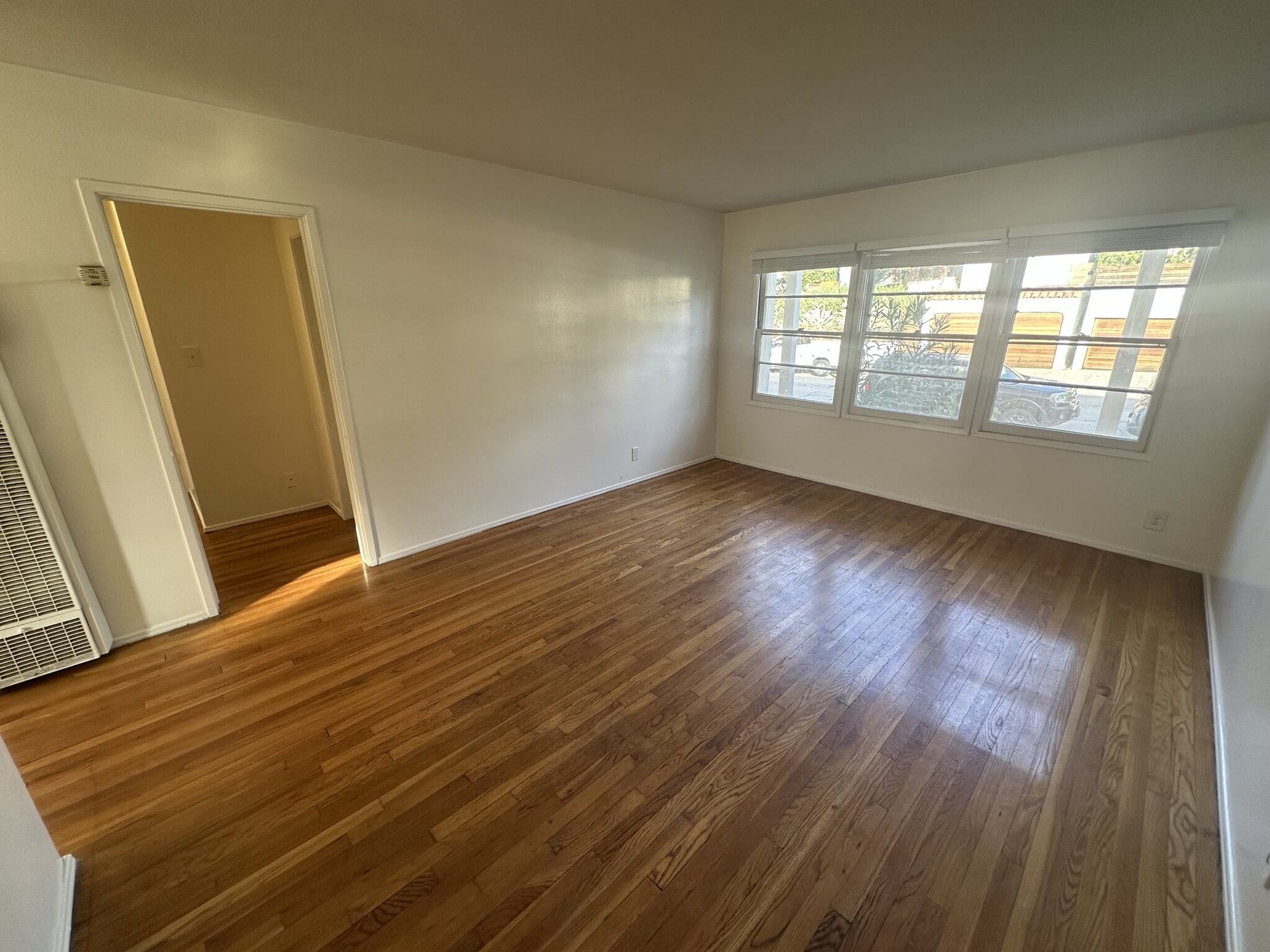 Building Photo - 2441 Silver Lake Blvd