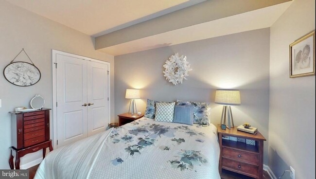 Building Photo - 7075 Darbey Knoll Dr