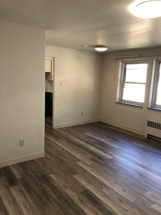 Building Photo - 308 N Mercer St