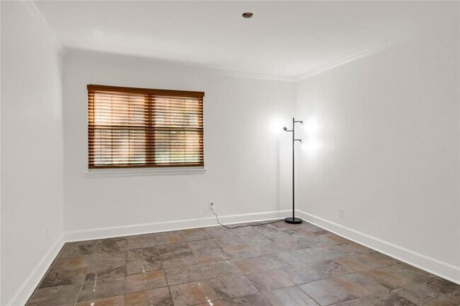 Building Photo - 501 Barrington Hills Dr