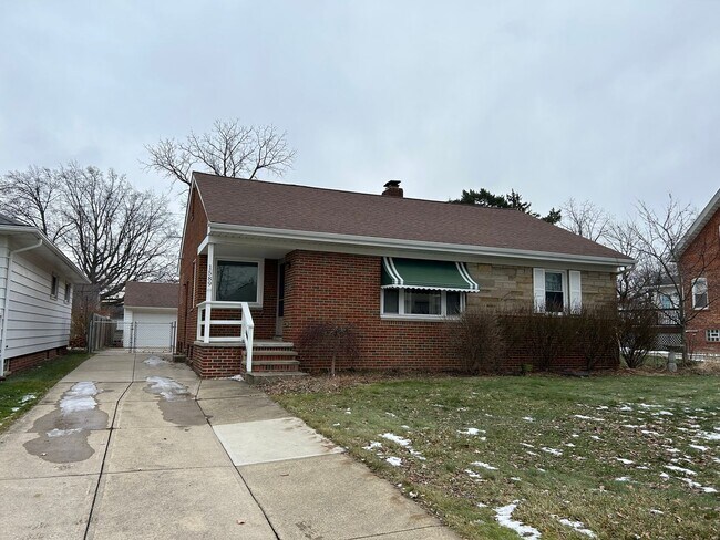 Building Photo - Brick Ranch for Rent in Mayfield HTS walking distance to Golden Gate Plaza