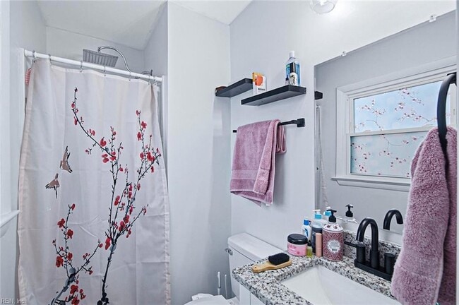 Building Photo - 840 Churchill Terrace