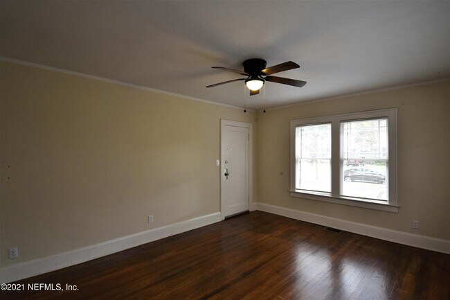 Building Photo - 2225 Myra St
