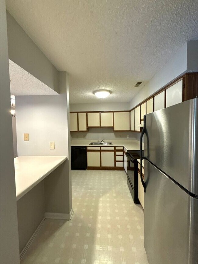 Building Photo - T.R. Lawing Realty Property