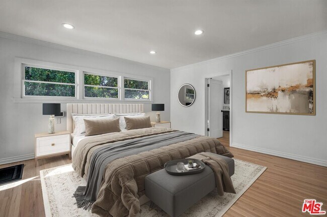 Building Photo - 629 N Rexford Dr