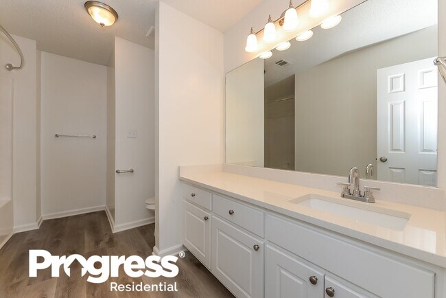 Building Photo - 6618 Saganaw Dr