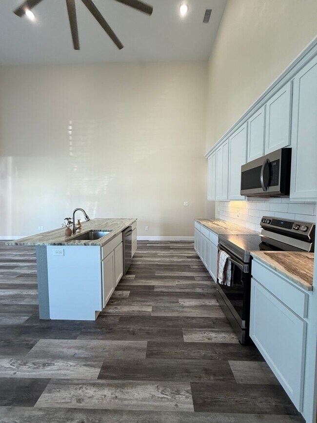 Building Photo - Beautiful modern Townhome in Peaster ISD NO Water Bill -  Fenced Yard - GATED: Spring Move in Spe...