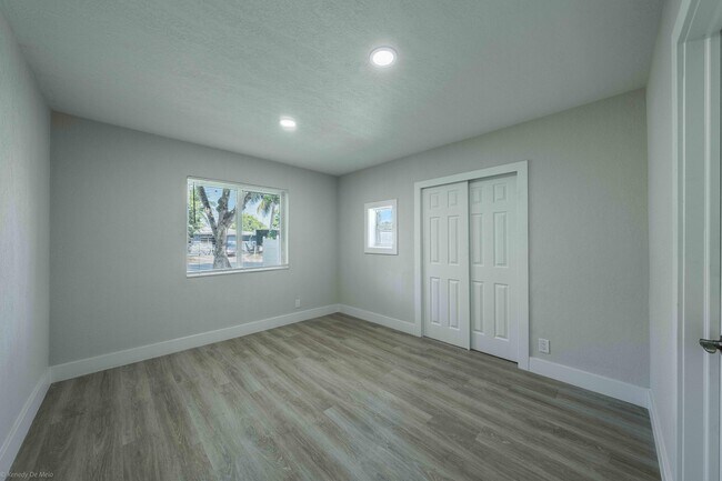 Building Photo - 1405 NW 7th Terrace