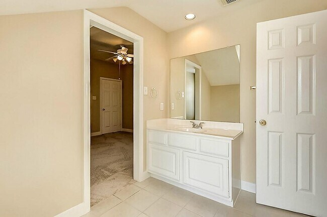 Building Photo - 5715 Sapphire Vista Ln