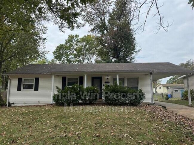 Primary Photo - 220 Falcon Dr