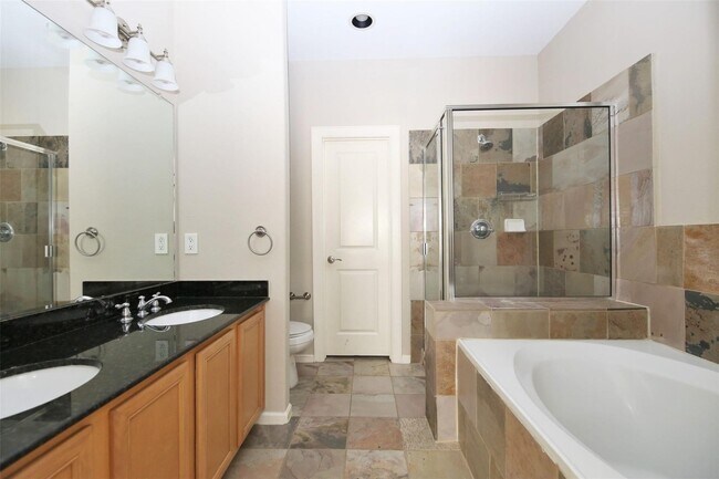 Building Photo - 2902 Chenevert St