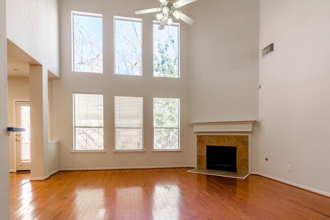 Building Photo - 2918 Five Oaks Dr