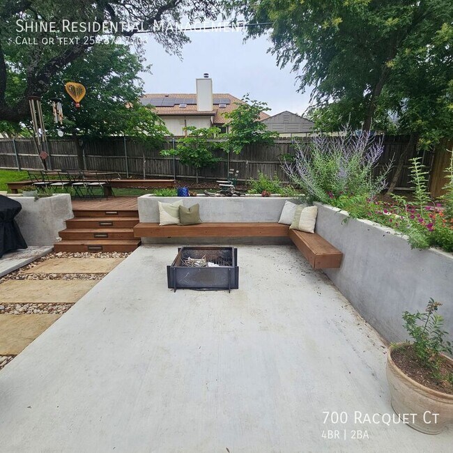 Building Photo - 700 Racquet Ct