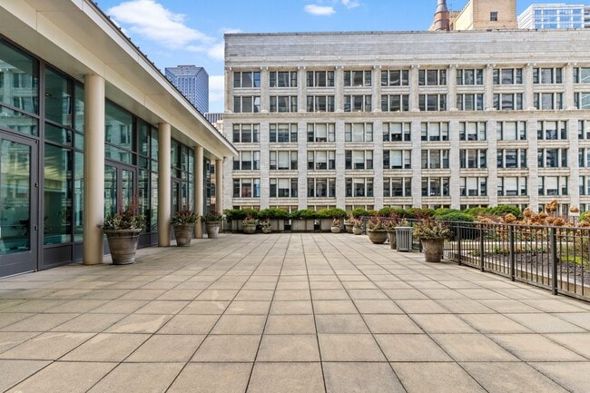 Building Photo - 130 N Garland Ct