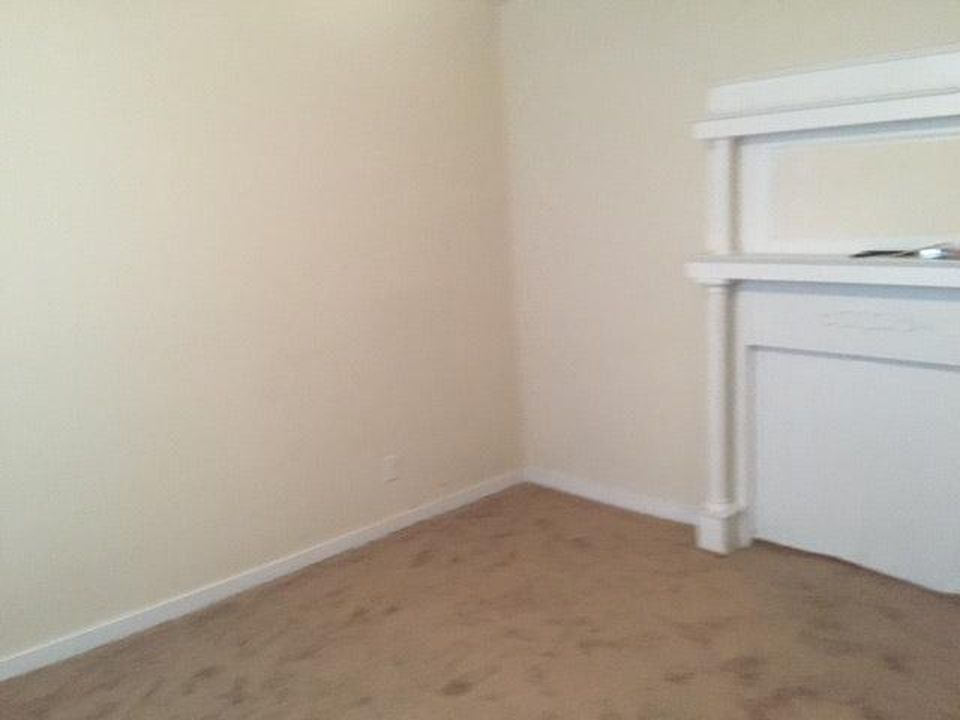 Building Photo - 118 E 15th St