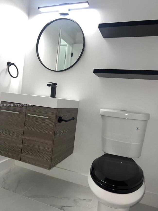 Building Photo - 2101 Normandy Dr