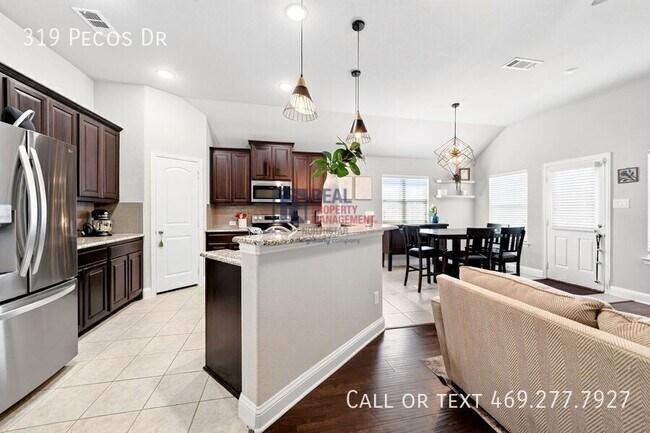 Building Photo - 319 Pecos Dr
