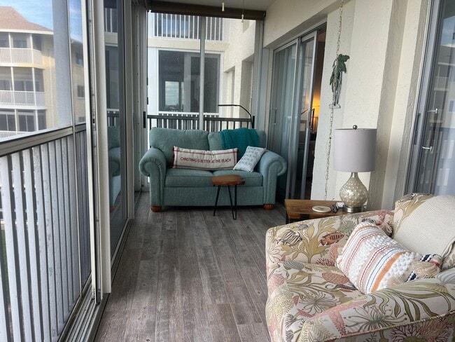 Building Photo - NEW PRICE! 2BD/2BA with Detached Carport on Venice Island!