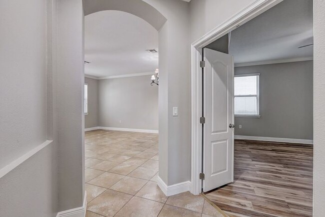 Building Photo - Experience Resort Living in Grand Hampton!