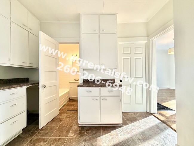 Building Photo - 2 Bedroom House