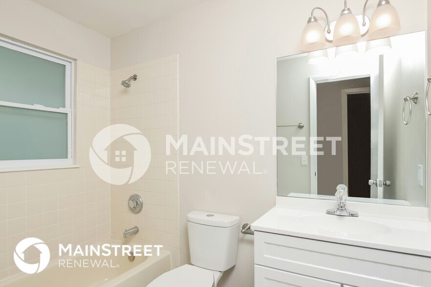 Building Photo - 3226 1st Pl