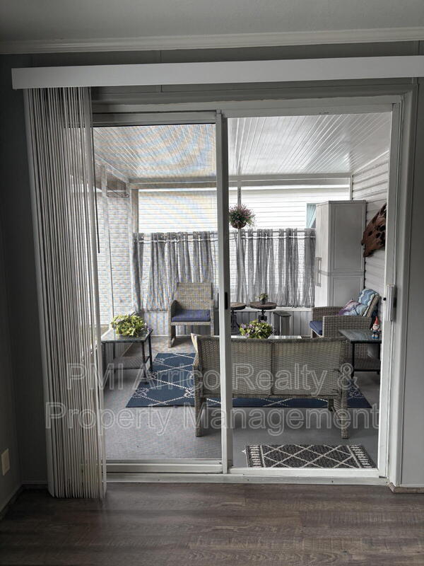 Building Photo - 712 Choo Choo Ln