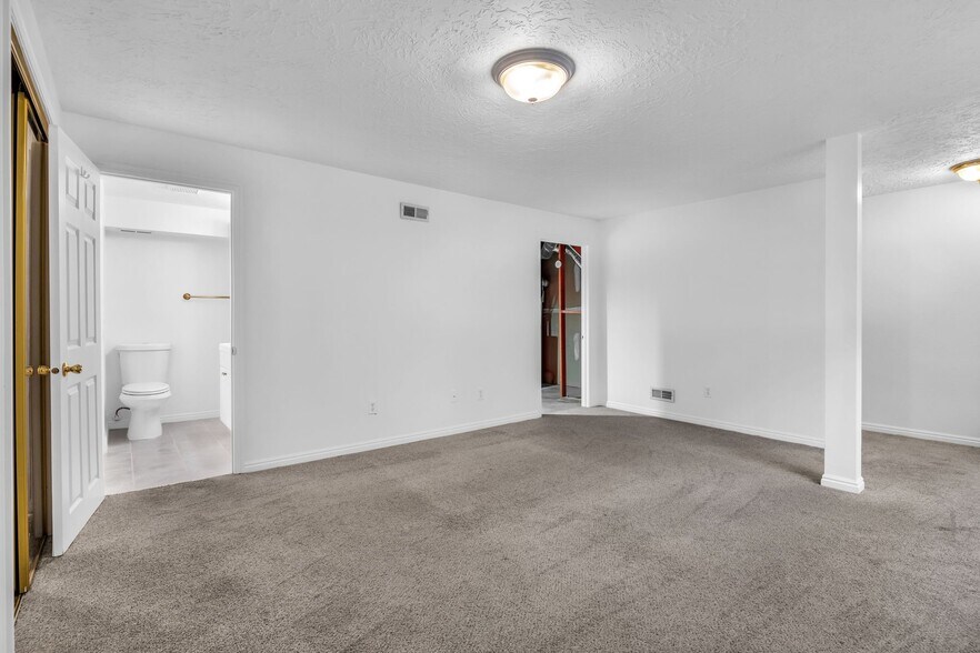 Building Photo - 955 E Essex Court Way