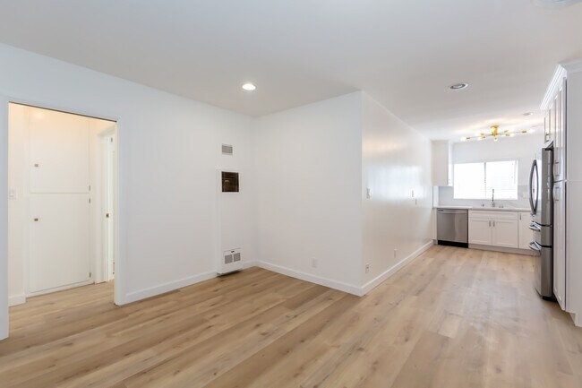 Building Photo - 1268 N Sweetzer Ave